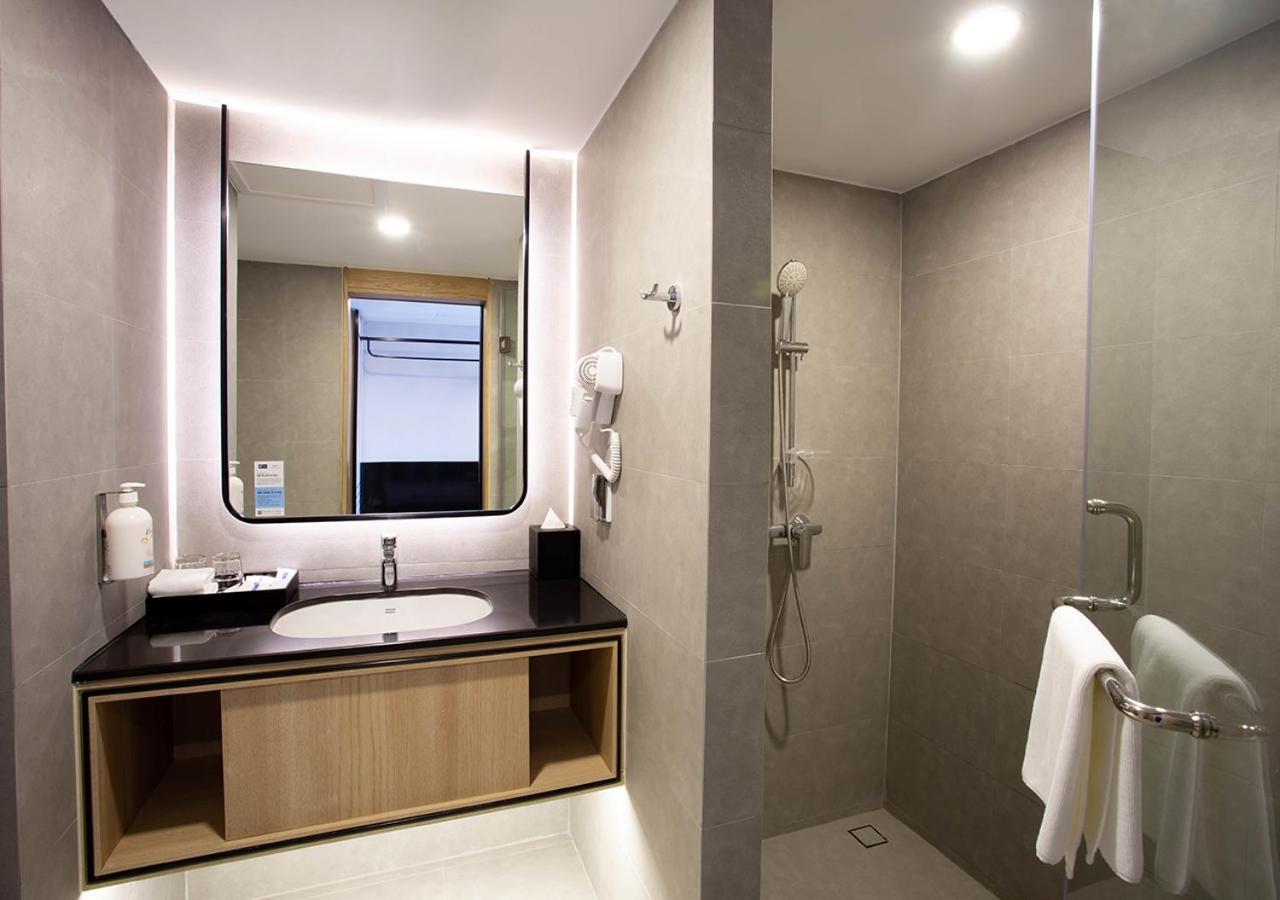 Holiday Inn Express & Suites Bangkok Central Pier By Ihg Εξωτερικό φωτογραφία