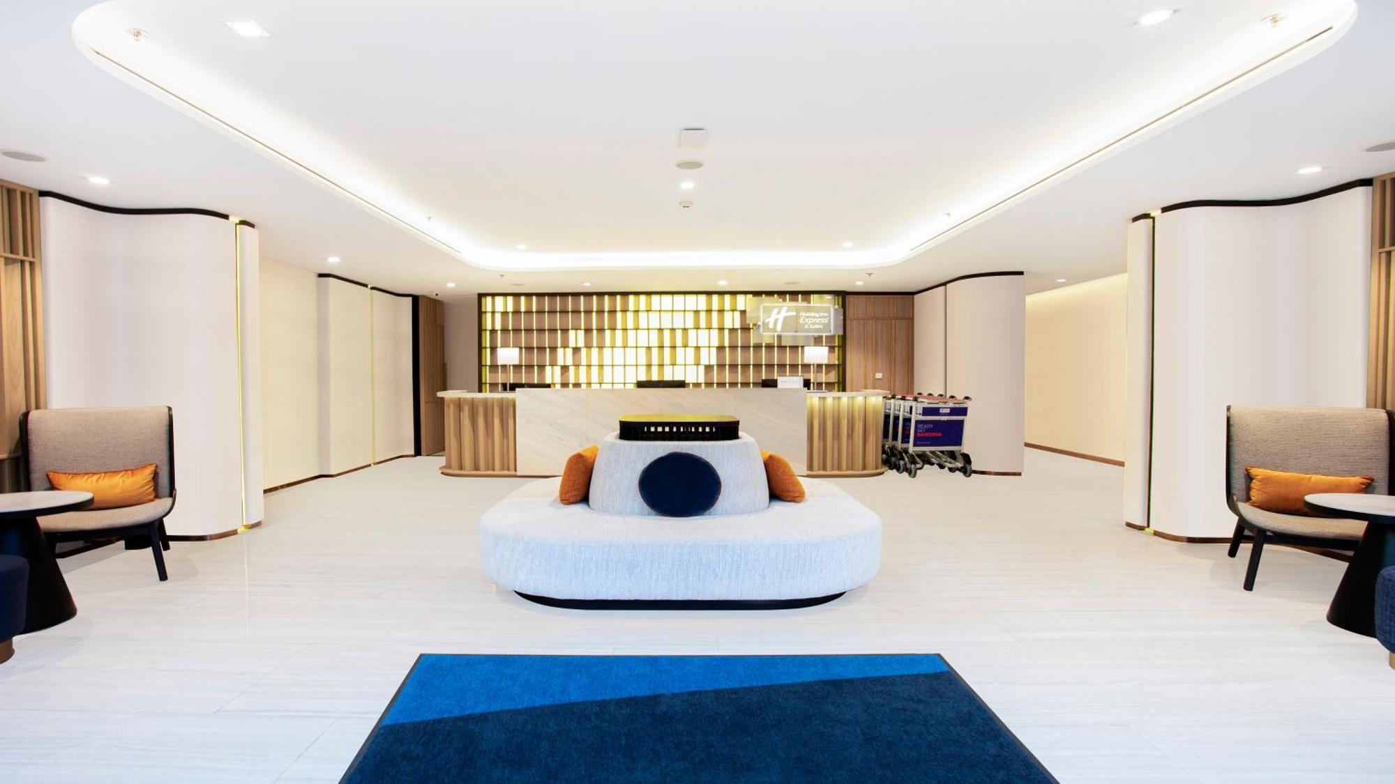 Holiday Inn Express & Suites Bangkok Central Pier By Ihg Εξωτερικό φωτογραφία