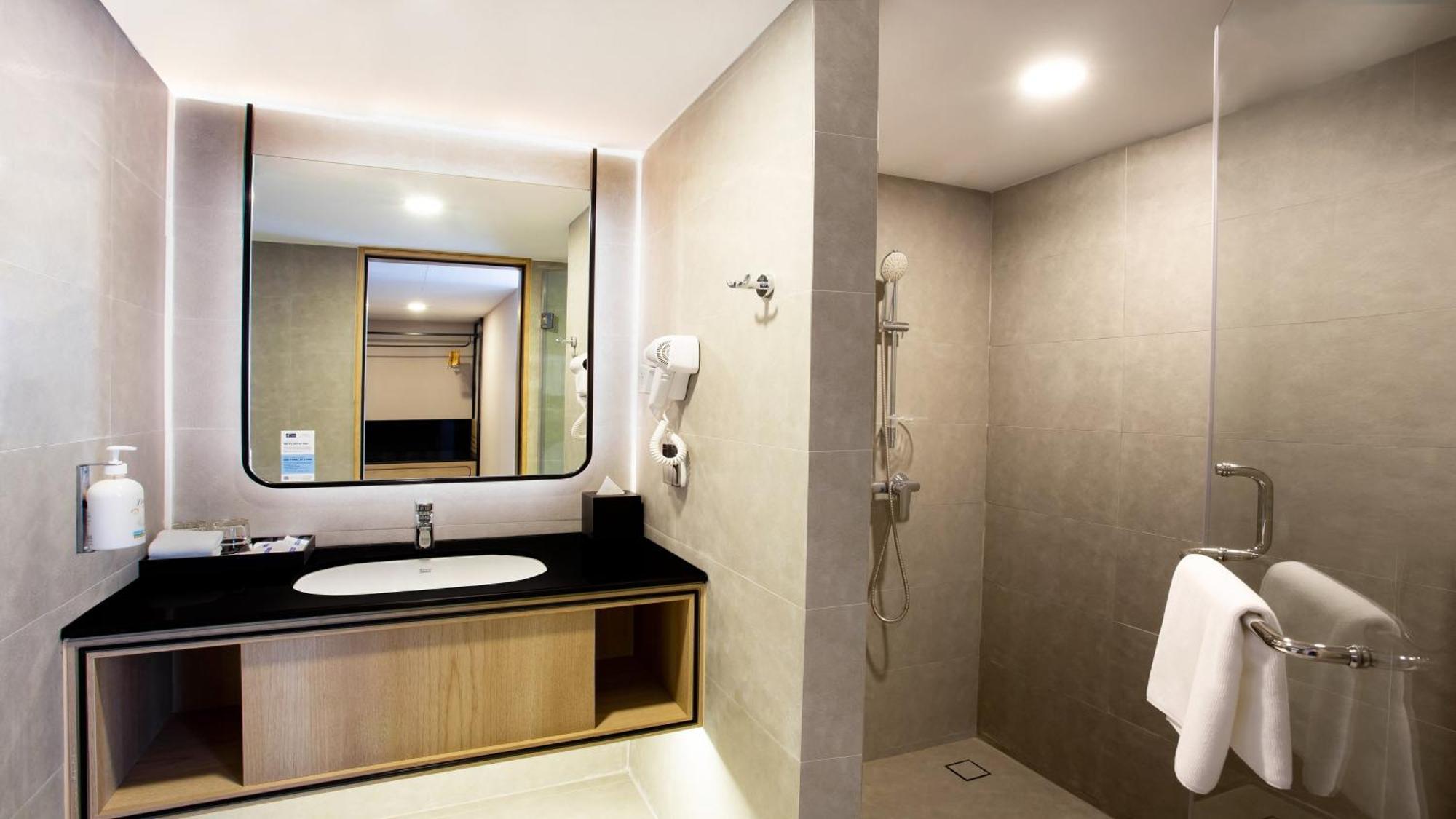 Holiday Inn Express & Suites Bangkok Central Pier By Ihg Εξωτερικό φωτογραφία