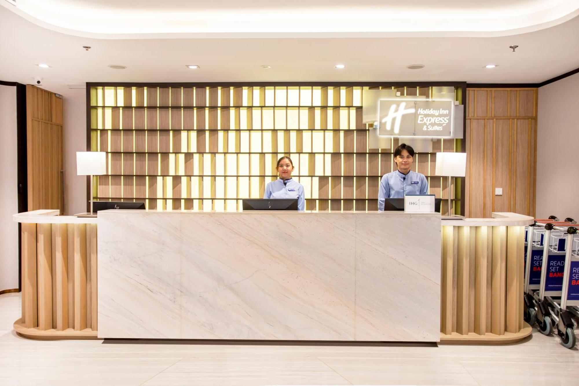 Holiday Inn Express & Suites Bangkok Central Pier By Ihg Εξωτερικό φωτογραφία