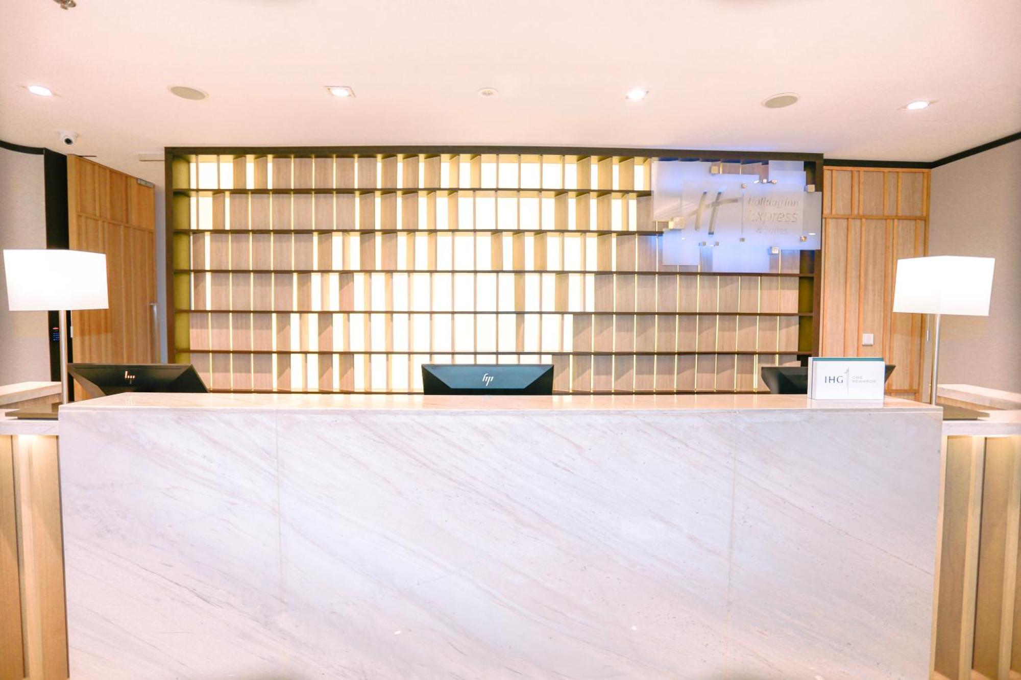Holiday Inn Express & Suites Bangkok Central Pier By Ihg Εξωτερικό φωτογραφία